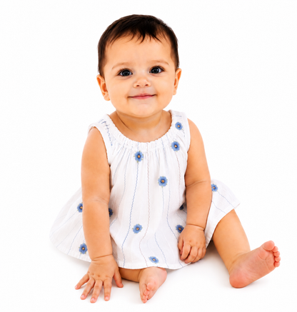 Vestido sin mangas Daisy Bloom para bebé niña – Blanco y azul