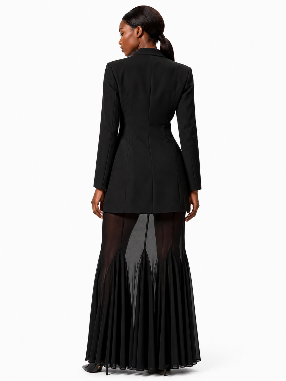 Vestido de malla a medida con elegancia